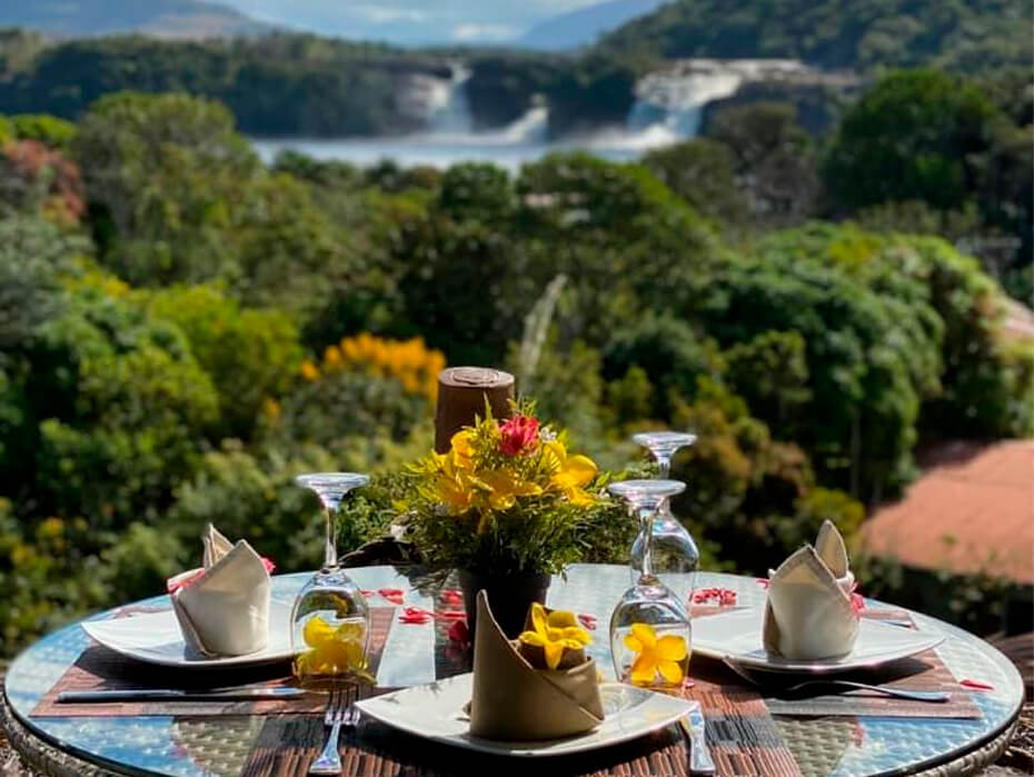 Ara Merú Lodge